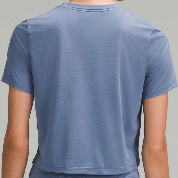 NWT Lululemon Ultralight Waist-Length T-Shirt Oasis Blue (Size 10) - Picture 2 of 7